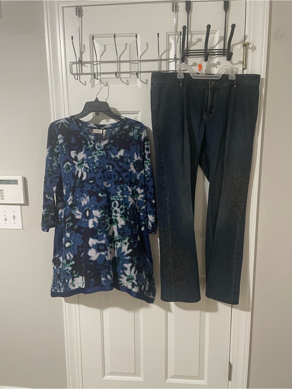 Blue Floral Tunic large Logo brand and Dark Wash Embellished Jeans Set sz12